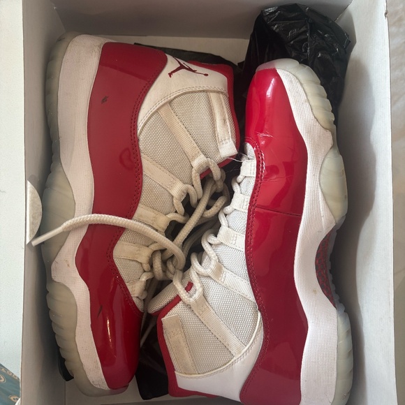 Jordan 11's Cherry's - Picture 3 of 4